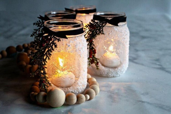 Kerzenständer aus Gläsern
