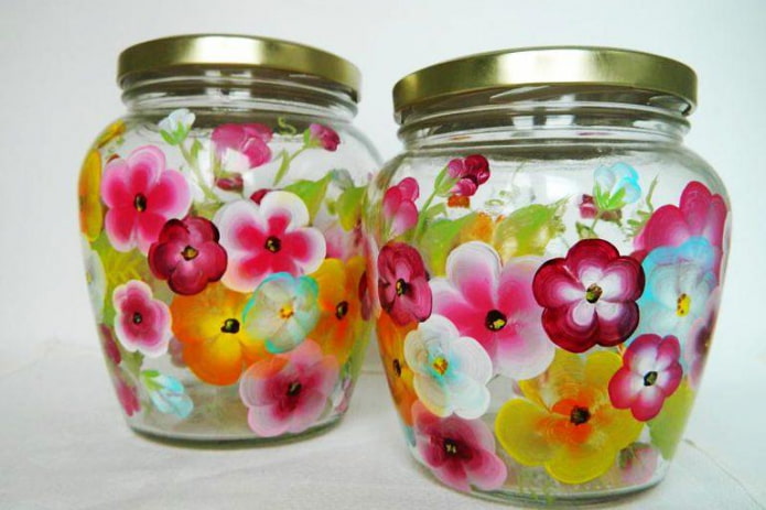 Blumen auf Gläsern