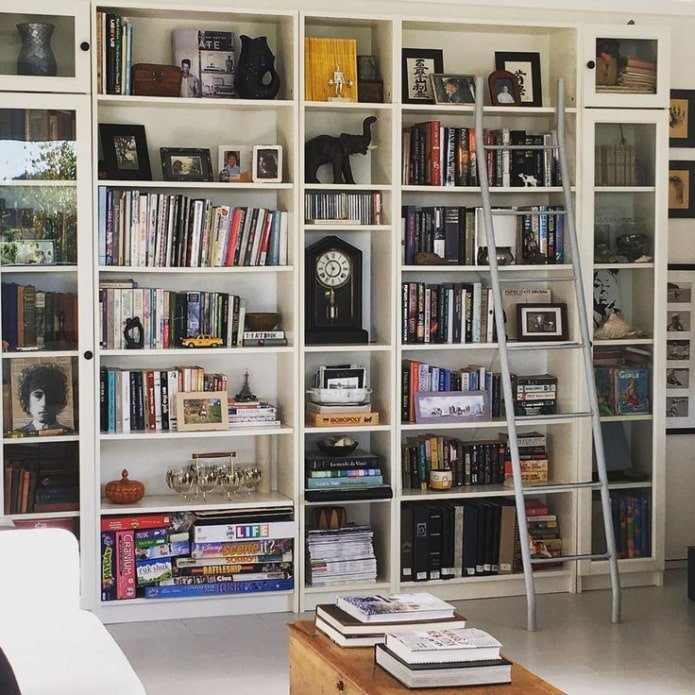 großes Bücherregal