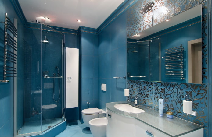 Blaue Wände im Badezimmer