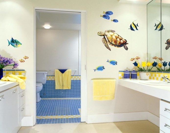 Dekorative Wandaufkleber im Badezimmer