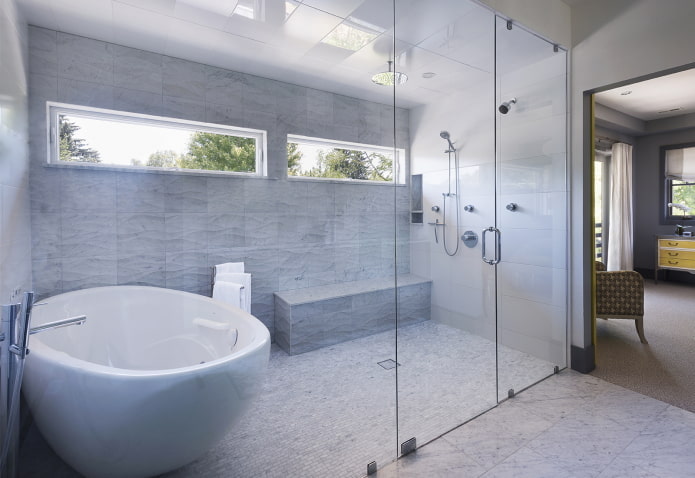 Glaswand im Badezimmer