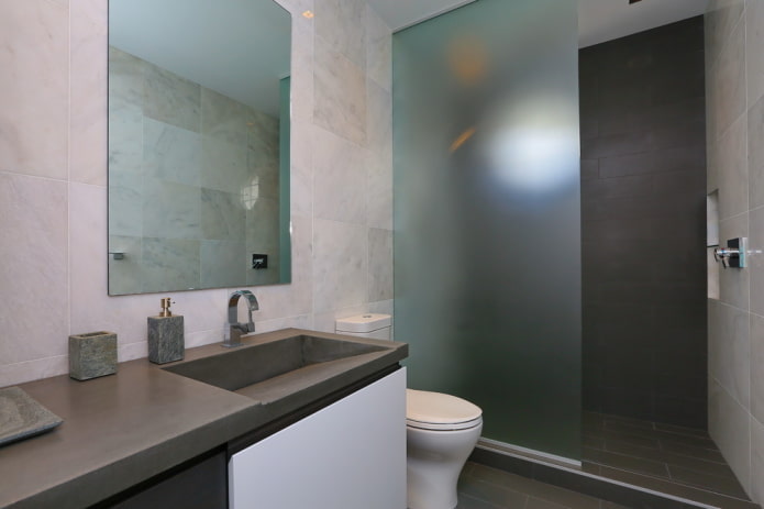 Glaswand im Badezimmer