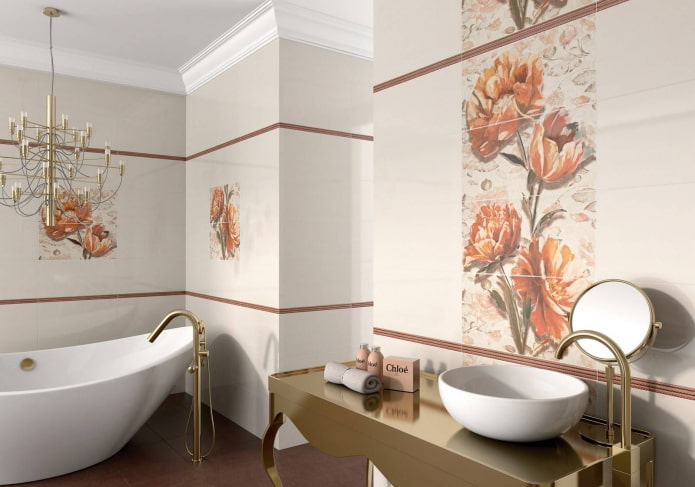 Fliesen an den Wänden im Badezimmer