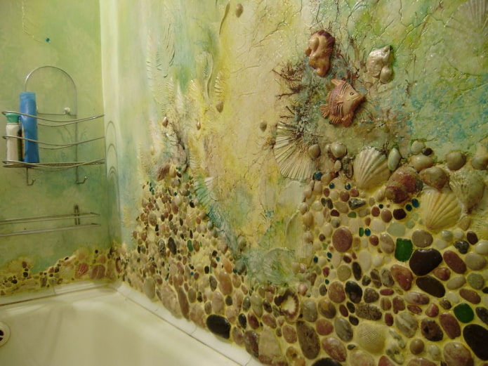 hinterleuchtete Wand im Badezimmer