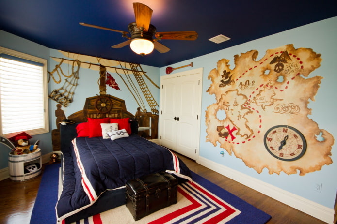 Wandverkleidung in einem Kinderzimmer im Marine-Stil