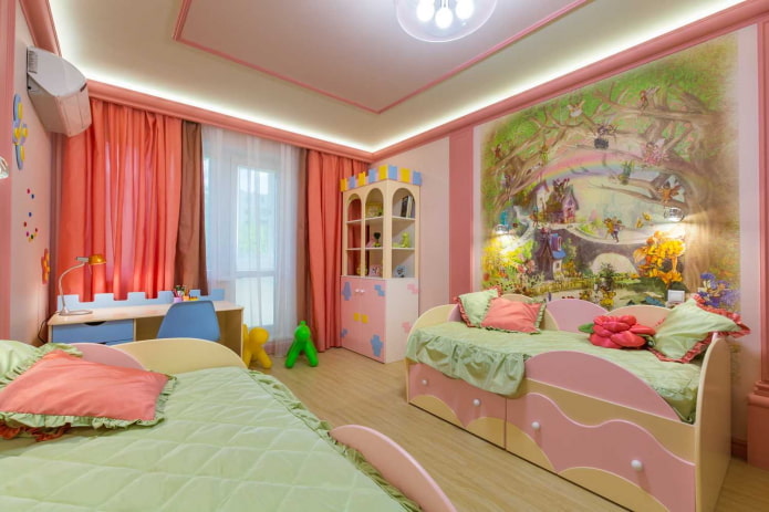 Tafel an der Wand im Inneren des Kinderzimmers