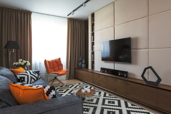 Weiche Paneele an der Wand mit einem Fernseher