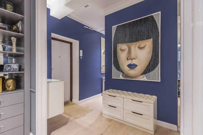 Bild an der Wand im Flur