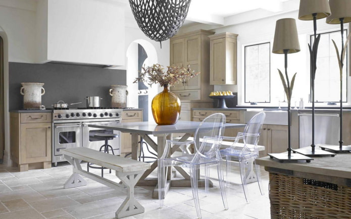 Kücheninterieur im eklektischen Stil