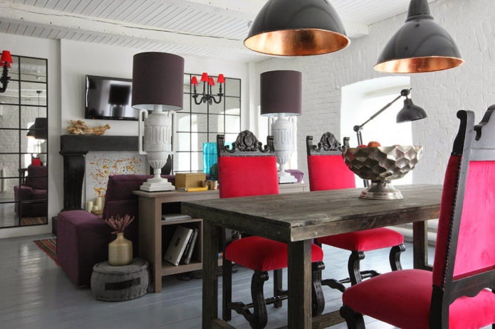 Beleuchtung in einem eklektischen Interieur