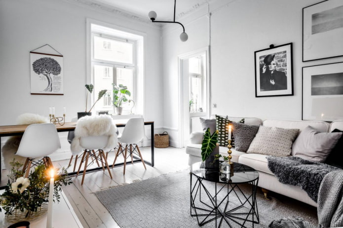 hellweißes Wohnzimmer