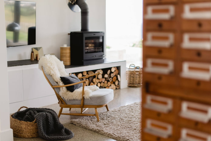 Holzkiste im Wohnzimmer