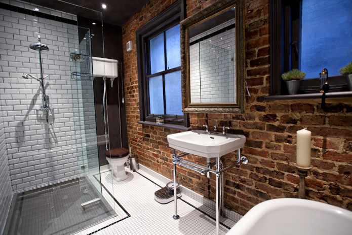 Sanitärinstallation im Badezimmer im Loft-Stil