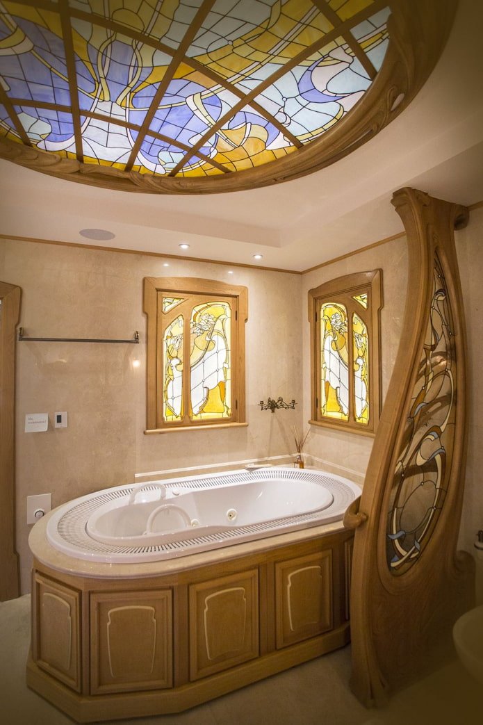 Buntglas im Badezimmer