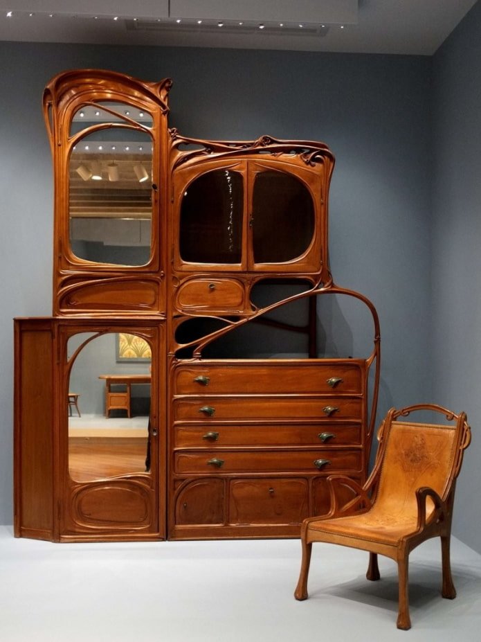 Sideboard aus Naturholz