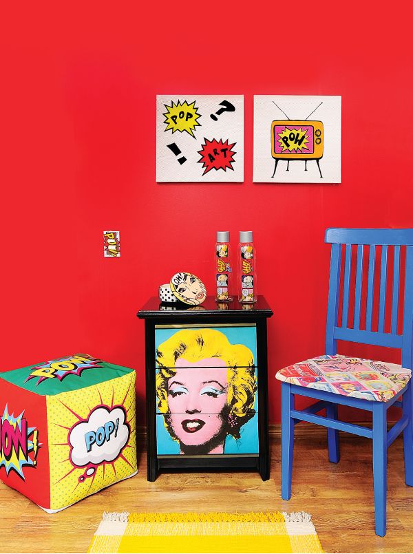 Schrank mit Bild von Monroe