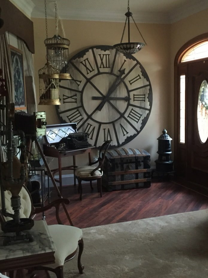 Große Uhr im Wohnzimmer