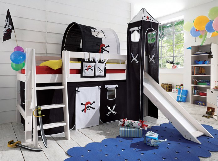 Piraten-Interieur mit Hochbett
