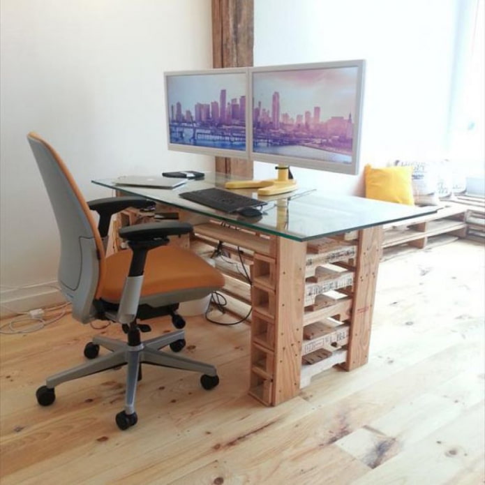 Computertisch aus Paletten