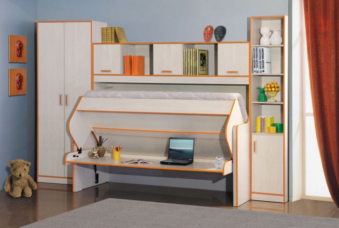 Kindertisch kombiniert mit einem Kinderbett