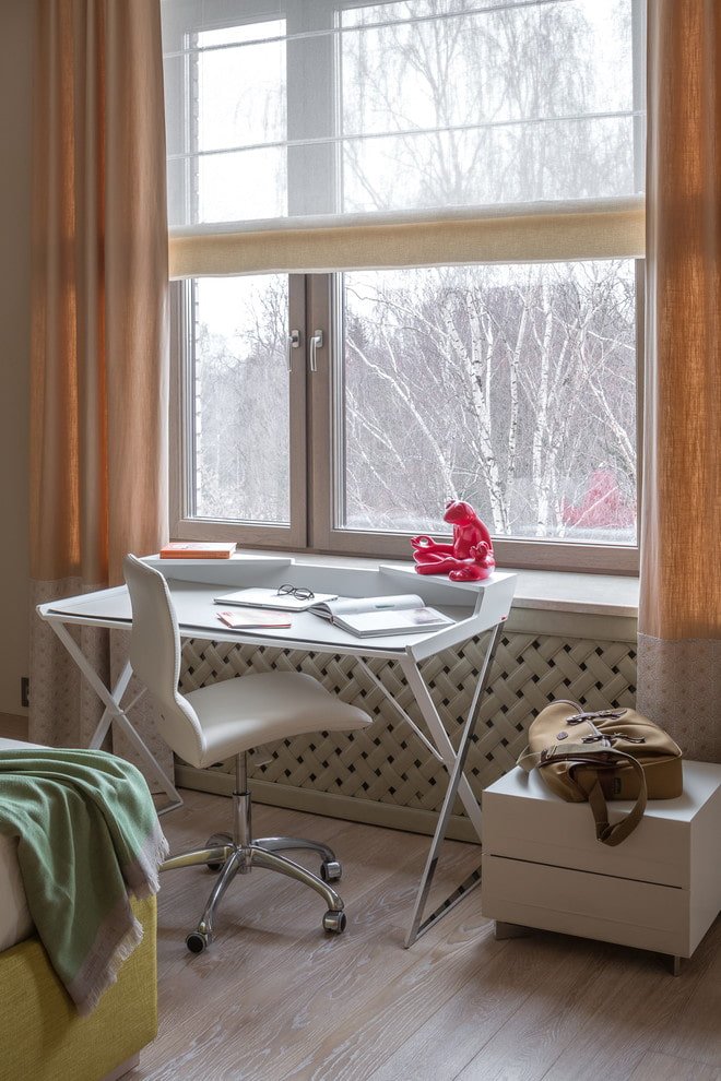 Tisch im Schlafzimmer