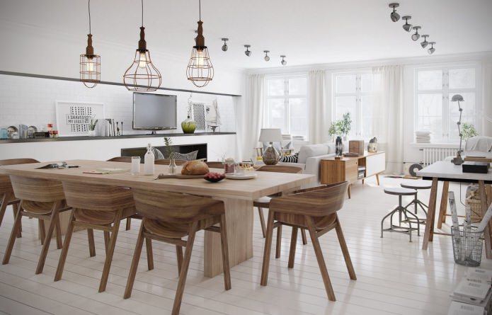 Holzstühle im Interieur