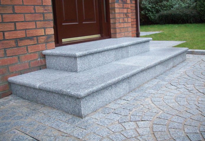 Veranda aus grauem Granit