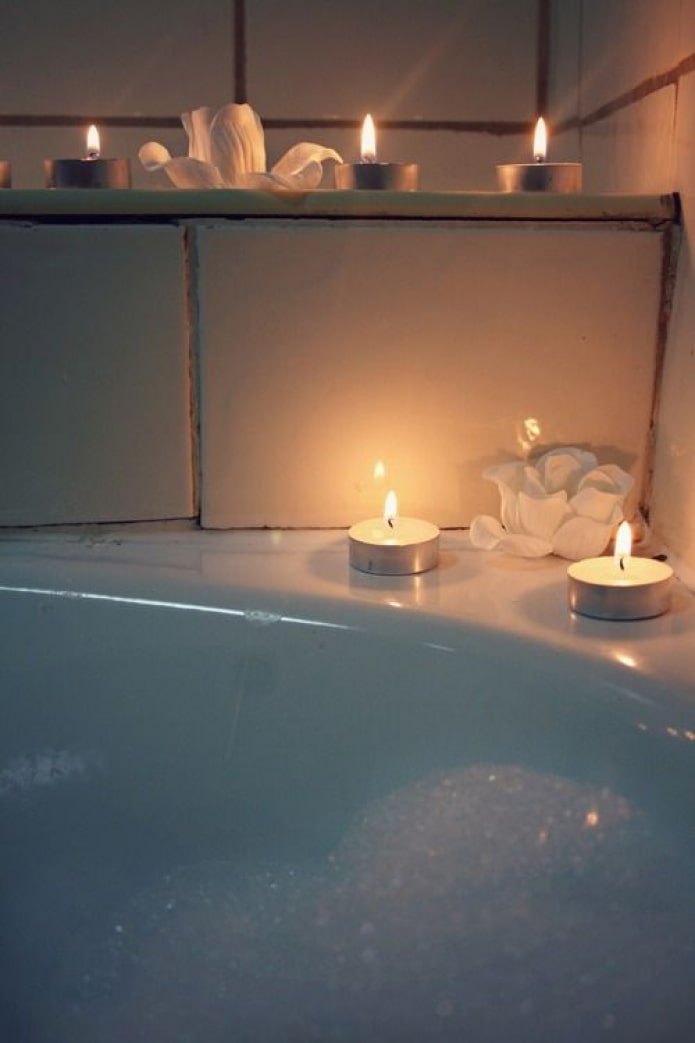 Kerzen im Badezimmer