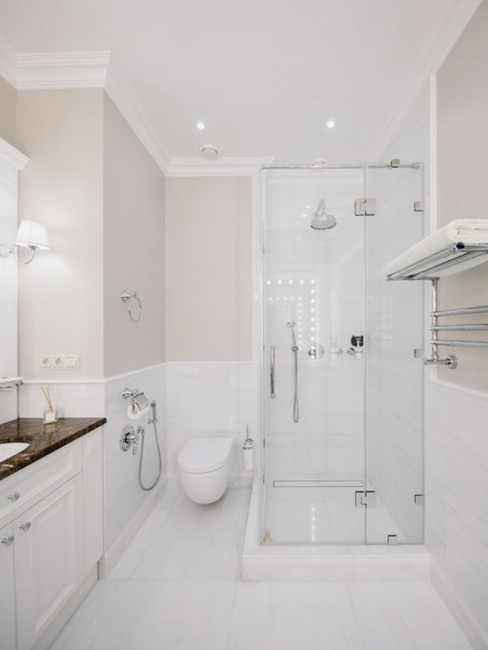 zarte Rosatöne im Badezimmer