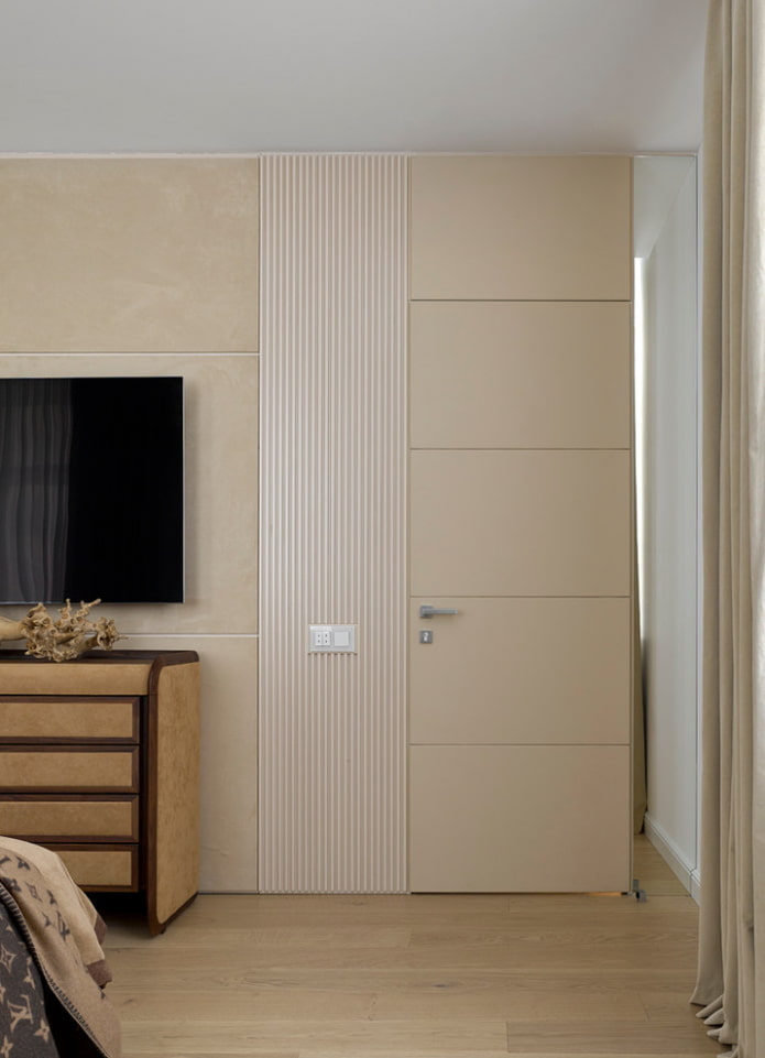 beige Türen im Innenraum