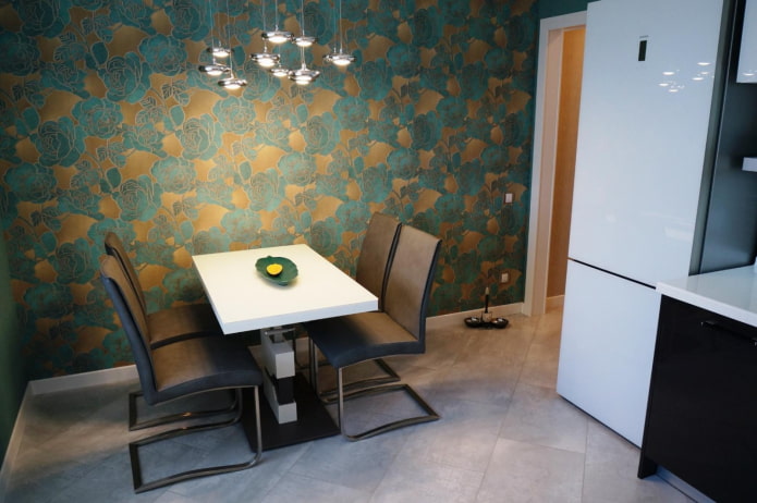 Stofftapete im Kücheninterieur