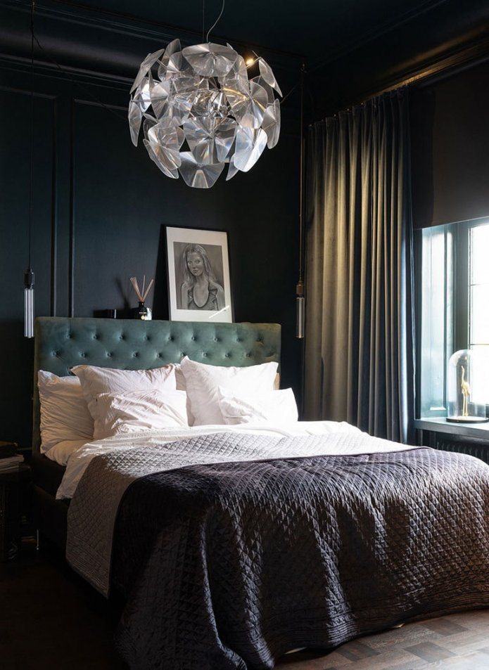 Schlafzimmer in dunklen Tönen