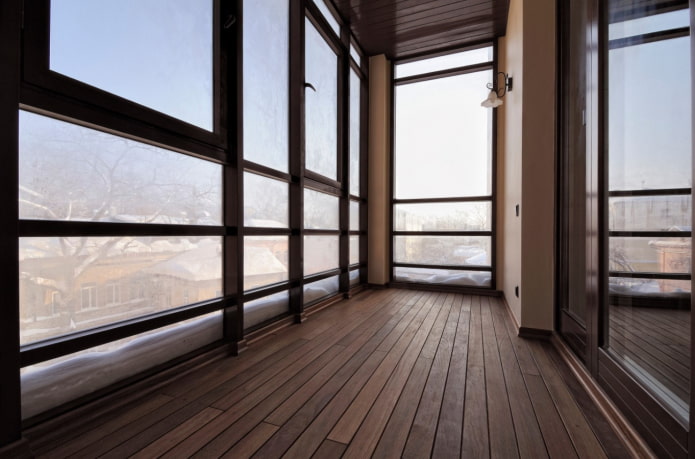 So verlegen Sie den Boden auf dem Balkon