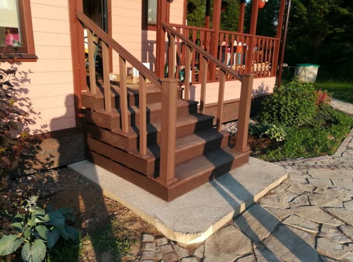Terrassentreppe in der Nähe des Hauses