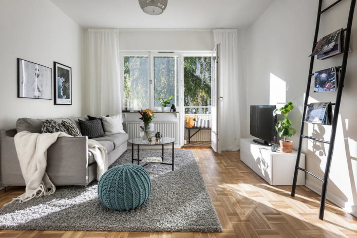 Weiße Vorhänge im Wohnzimmer