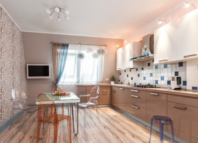 beige Wände im Kücheninterieur