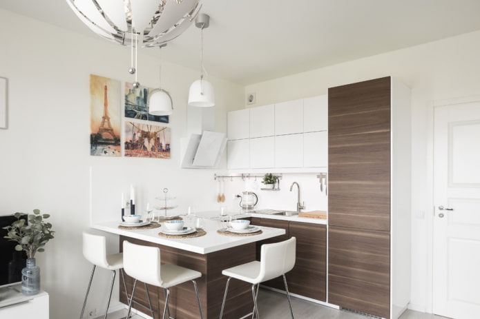 weiße Wände im Kücheninterieur