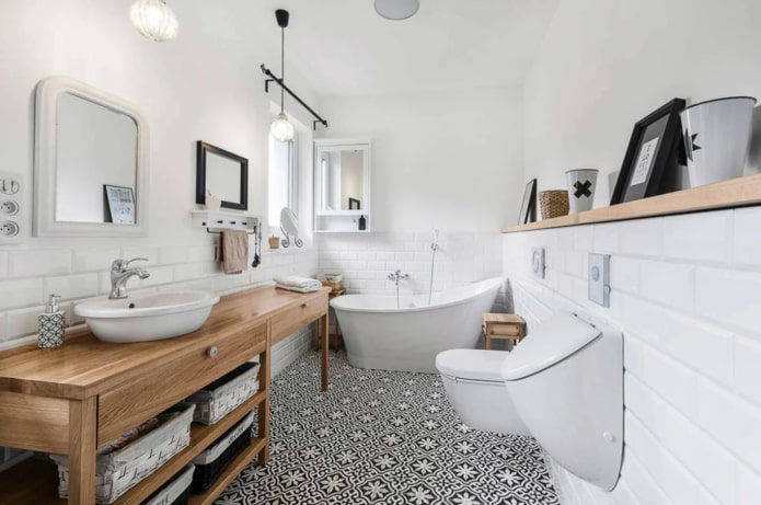 schwarz-weißer Boden im Badezimmer