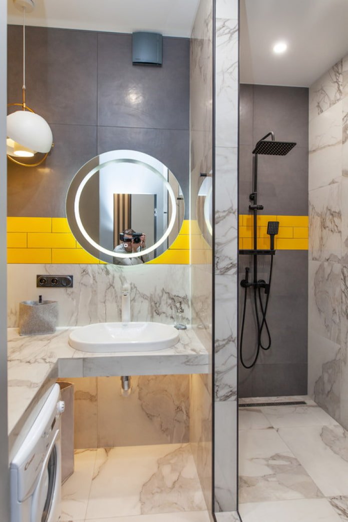 gelbe Akzente im Badezimmer