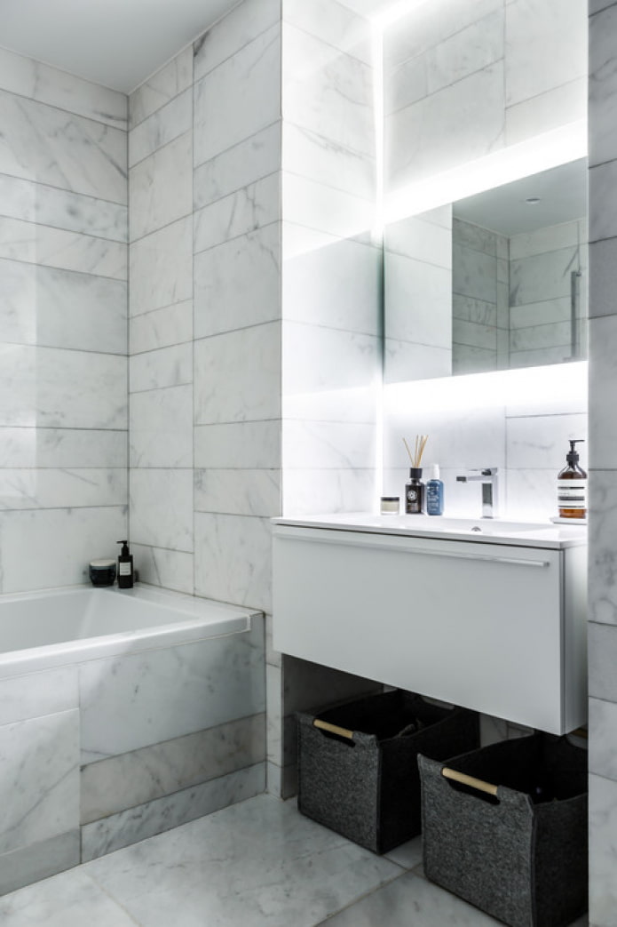 weißer Marmor im Badezimmer