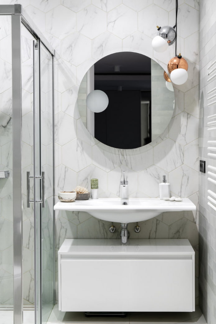 weißes Badezimmer