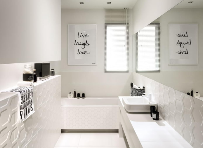 schwarz-weißes Badezimmer