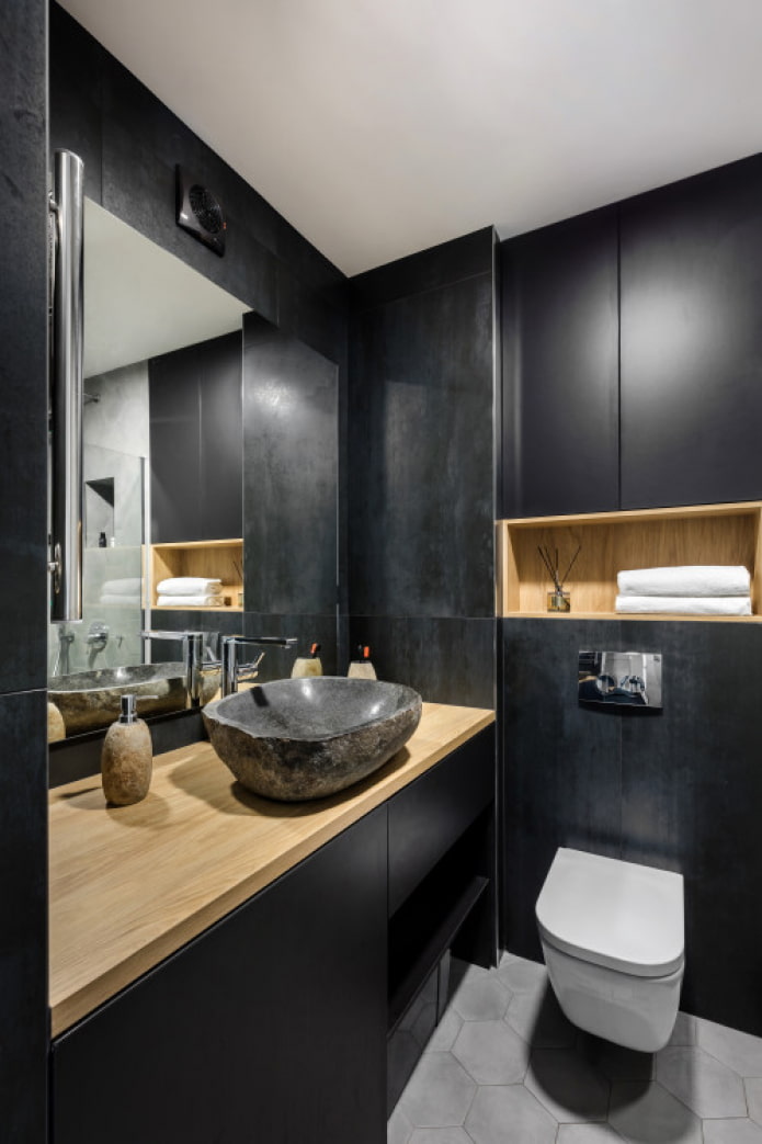 schwarzes Badezimmer unter Stein