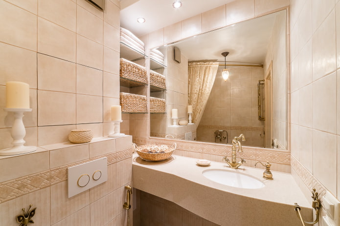 beiges Badezimmer