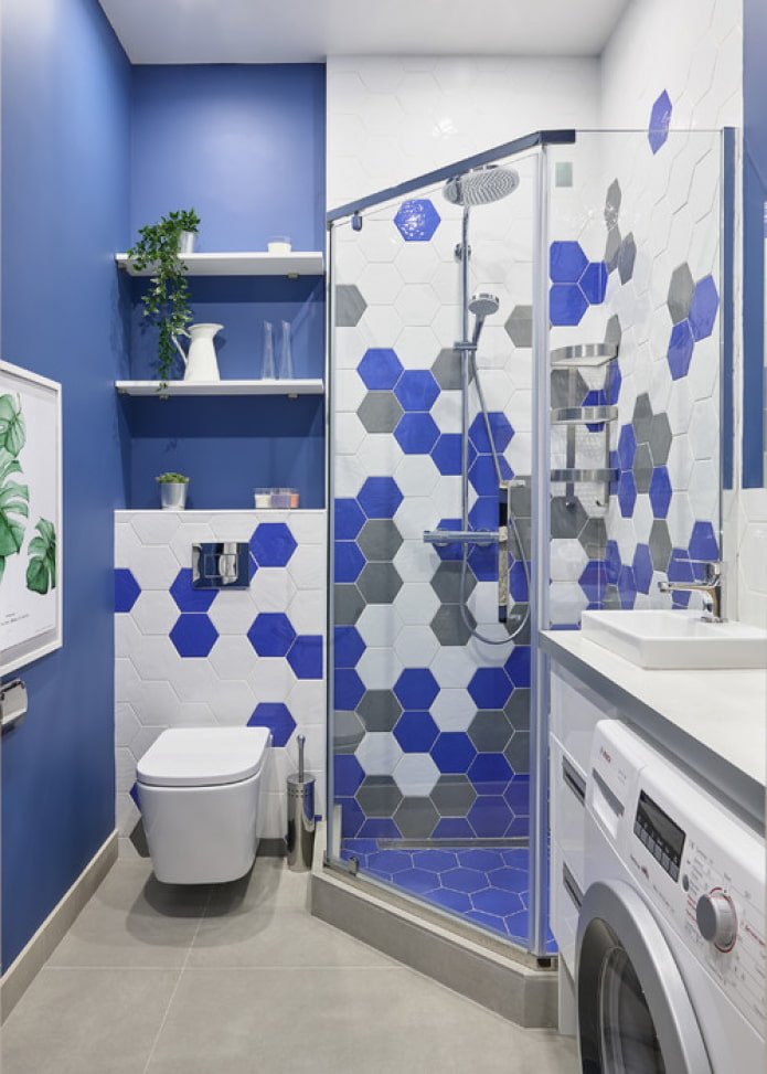 Weiß-Blaues Badezimmer