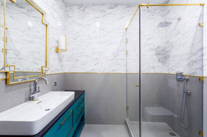 Goldakzente im Badezimmer