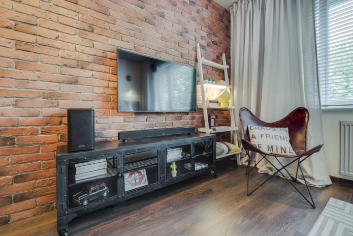 TV-Ständer im Interieur im Loft-Stil
