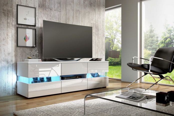TV-Ständer in einem Hightech-Interieur