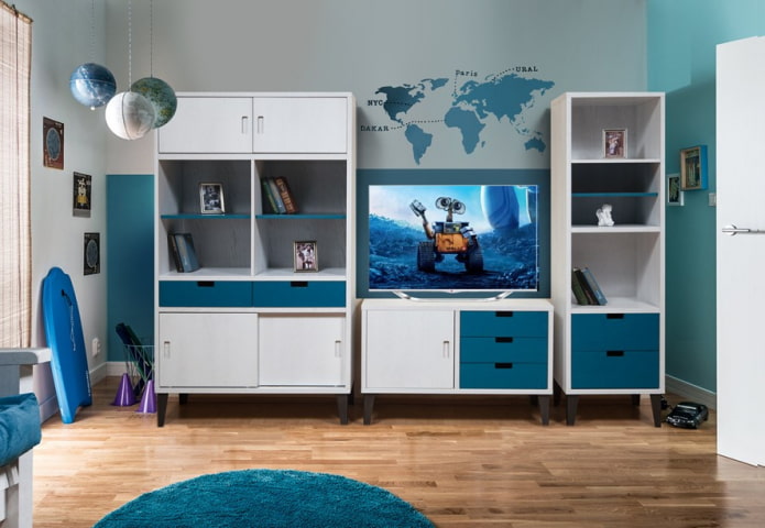 TV-Ständer im Inneren des Kinderzimmers